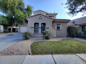 Building Photo - Beautiful 4 bedroom