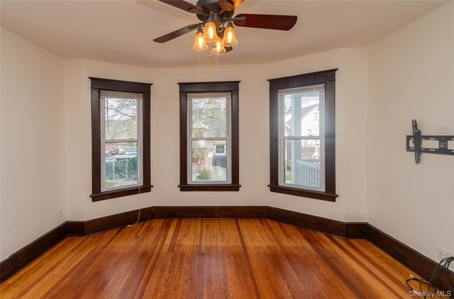 Building Photo - 15 Taylor Ave