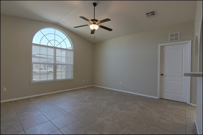 Building Photo - 14408 Escalera Dr