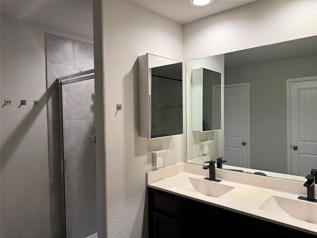 Building Photo - 3310 Sumac Dr