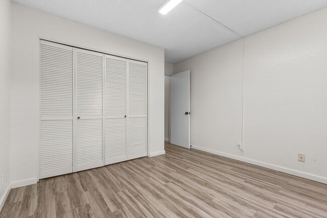 Building Photo - Pet-Friendly 2-Bed Gem | Steps from Leeward CC