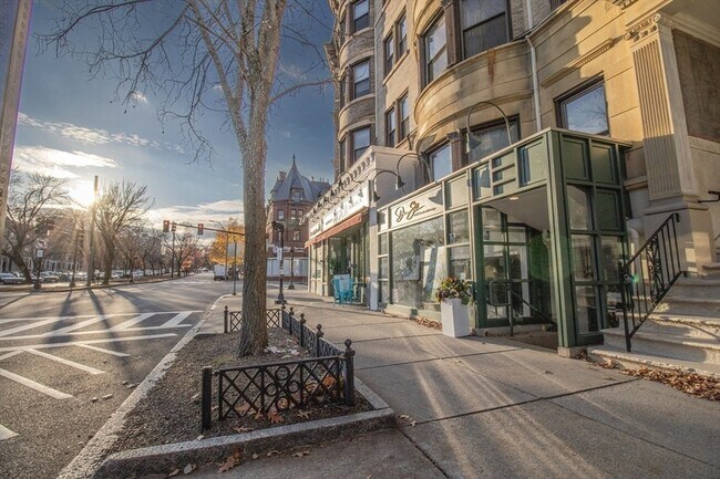 Building Photo - 36 Winchester St