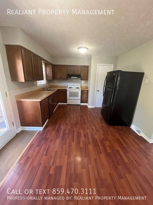 Building Photo - 3-bedroom, 2 full bath duplex in the desir...