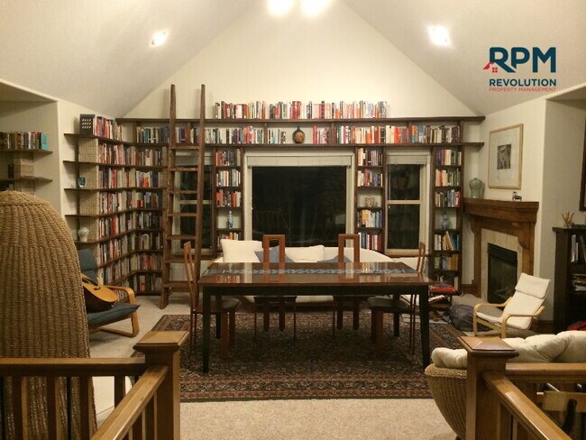 Building Photo - "Experience Luxury Living: Spacious 5-Bed ...