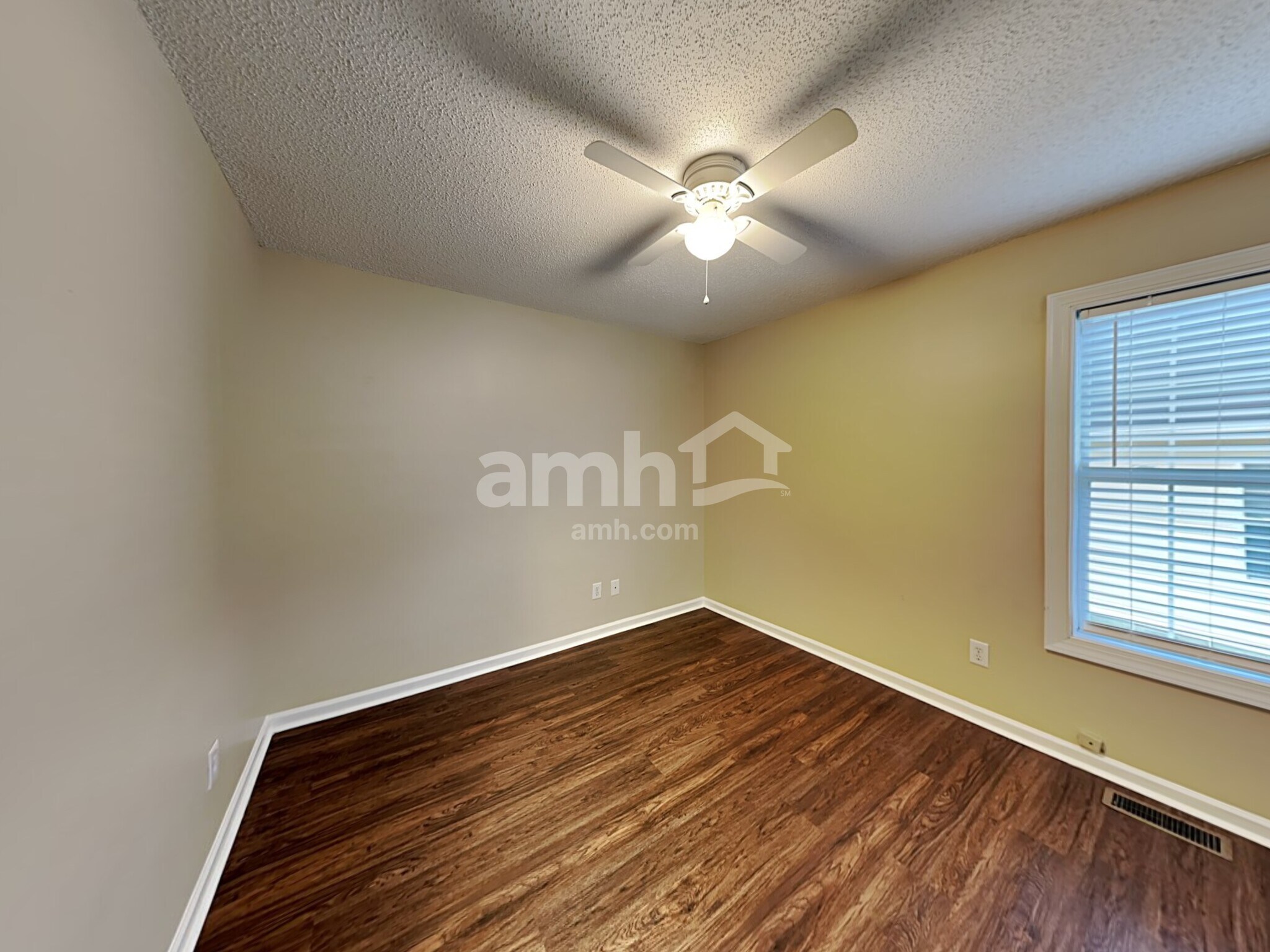 Building Photo - 1009 Loch Lomond Cir