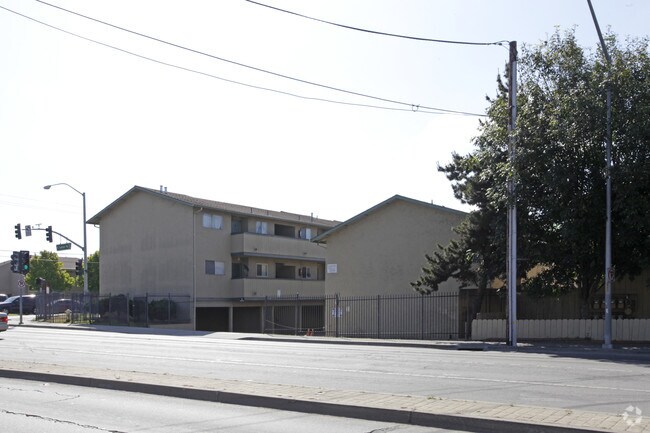 Building Photo - 618san