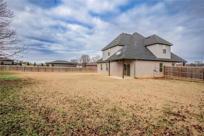 Building Photo - 437 Ramsey St