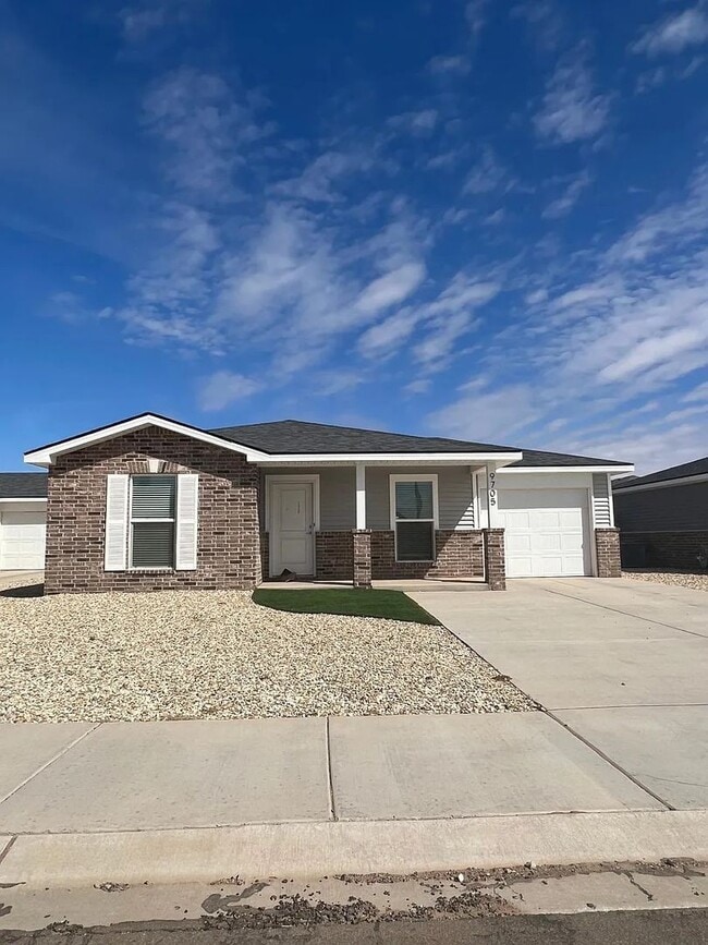 Building Photo - House in Upland Heights!