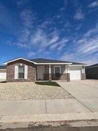 Building Photo - House in Upland Heights!
