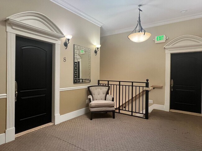 Building Photo - One Bedroom, One bath Apartment in Downtown Ashland | Available Now