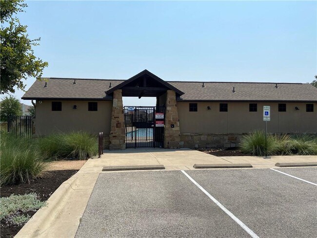 Building Photo - 601 Flag Ln