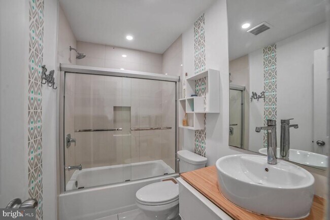 Building Photo - 929 Farm Haven Dr