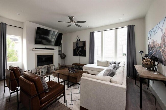 Building Photo - 37 Reynolds Square Ln