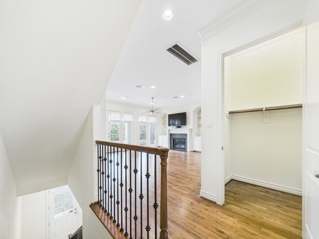 Building Photo - 11025 Sherwood Grv