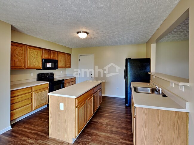 Building Photo - 5525 Village Grove Ln