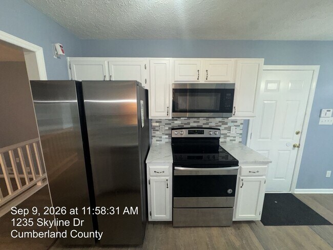 Building Photo - 1235 Skyline Dr