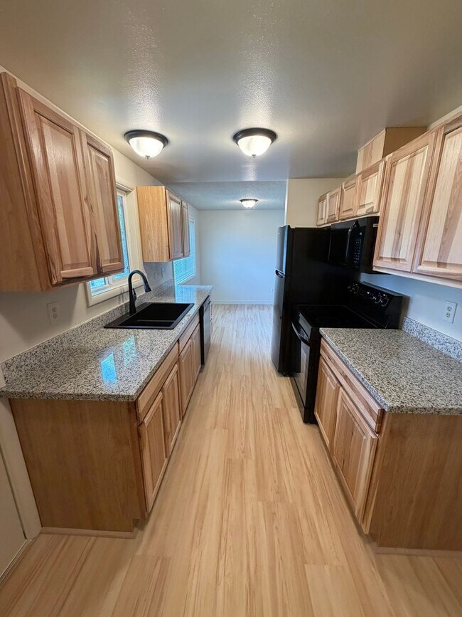 Building Photo - Newly Remodeled 2 Bedroom with Fenced yard!