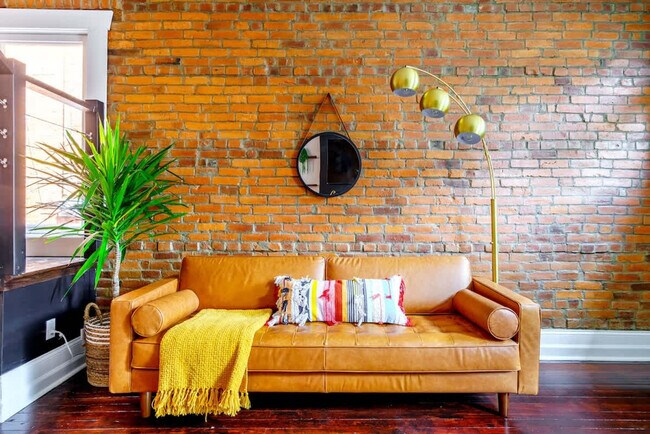 Building Photo - 98 Brickel St