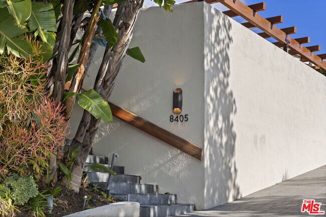 Building Photo - 8405 Edwin Dr