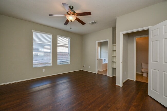 Building Photo - 15506 Hickory Dale St