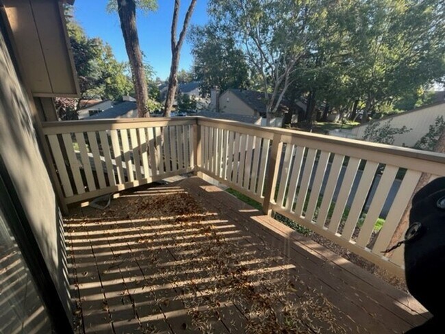 Building Photo - Cozy 1bed 1 bath with in-unit Washer and D...