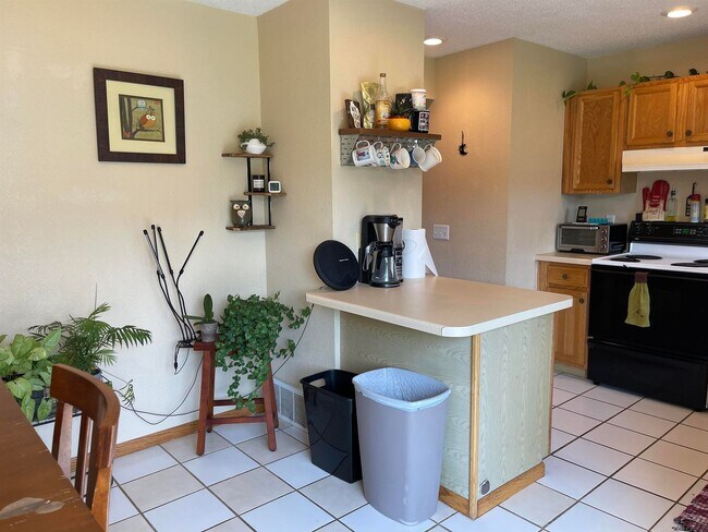 Building Photo - 1933 Northwestern Ave