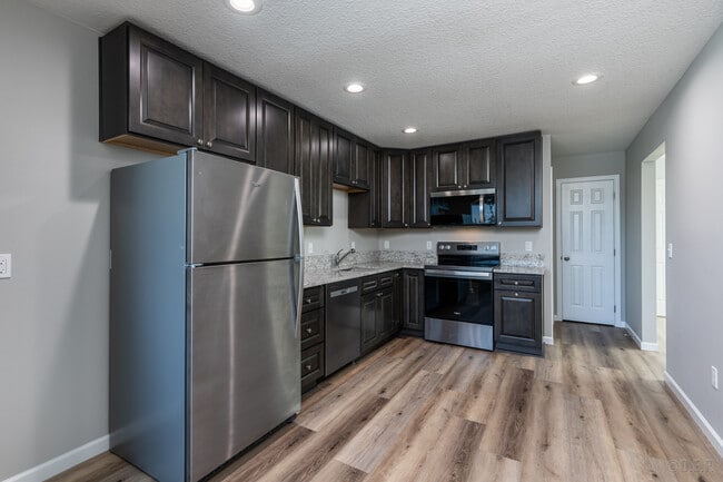 Building Photo - 2013 Columbia Blvd