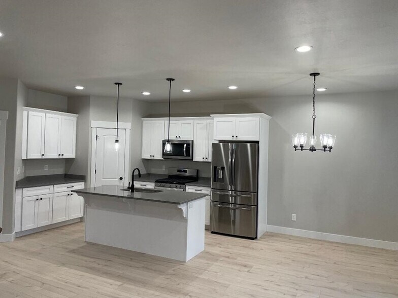 Building Photo - 3760 Big Horn Dr