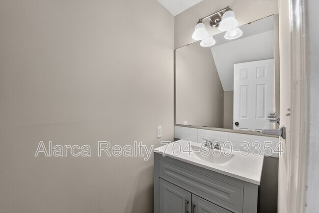 Building Photo - 3134 Driftwood Dr