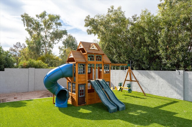 Building Photo - 15232 N 49th St