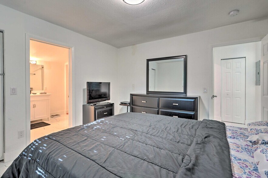 Building Photo - 846 NW 111th St