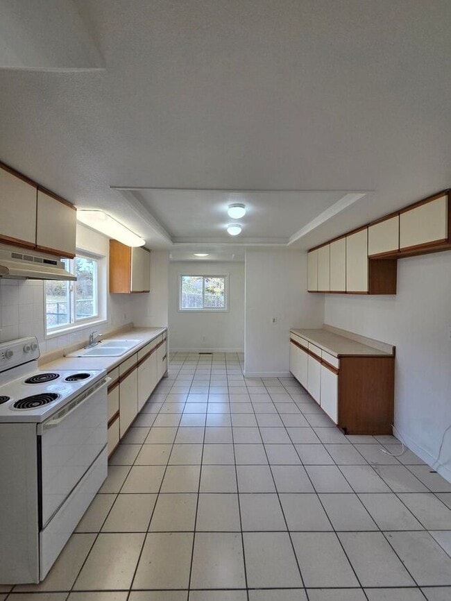 Building Photo - 3 Bed, 1.5 Bath Home in Tacoma! **MOVE IN ...