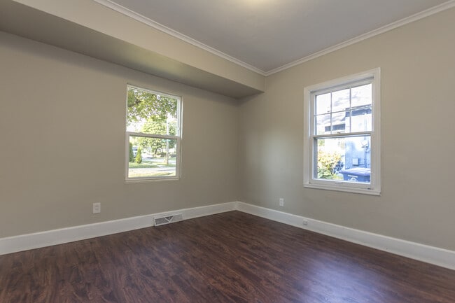 Building Photo - Adorable 2 Bedroom 1 Bath Home