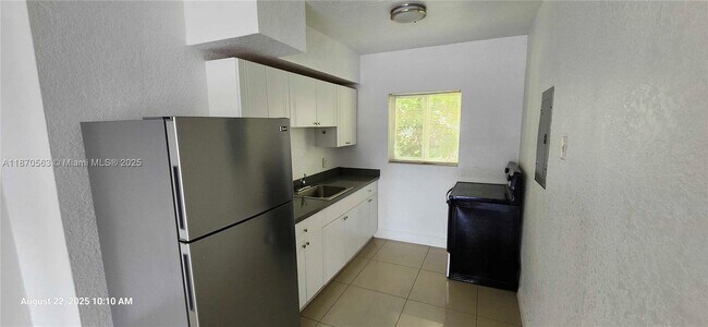 Building Photo - 9800 E Bay Harbor Dr