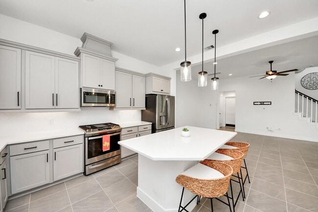 Building Photo - 1522 Crystal Stream Dr