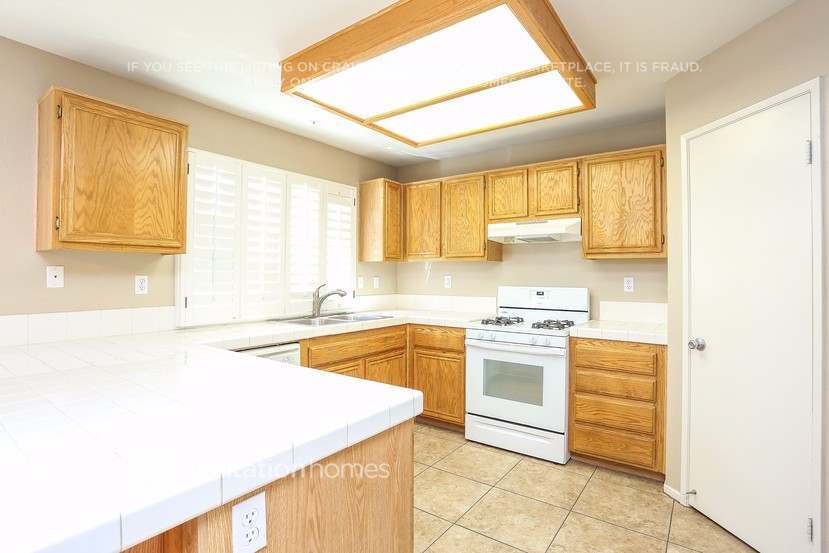 Building Photo - 1420 Sunswept Dr