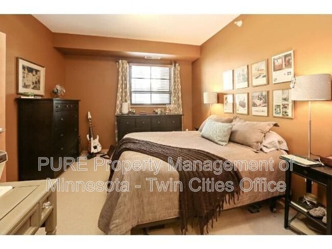 Building Photo - 2565 Franklin Ave