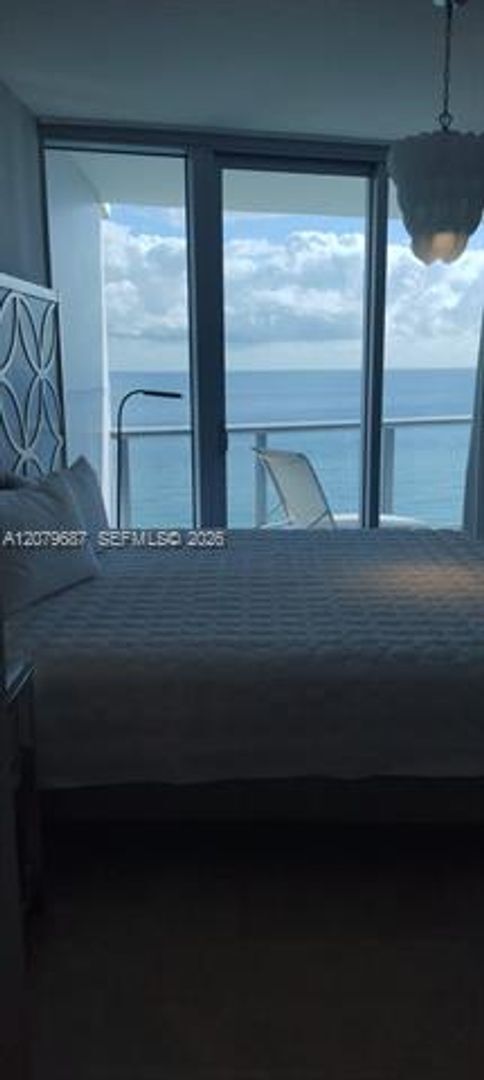 Building Photo - 17001 Collins Ave