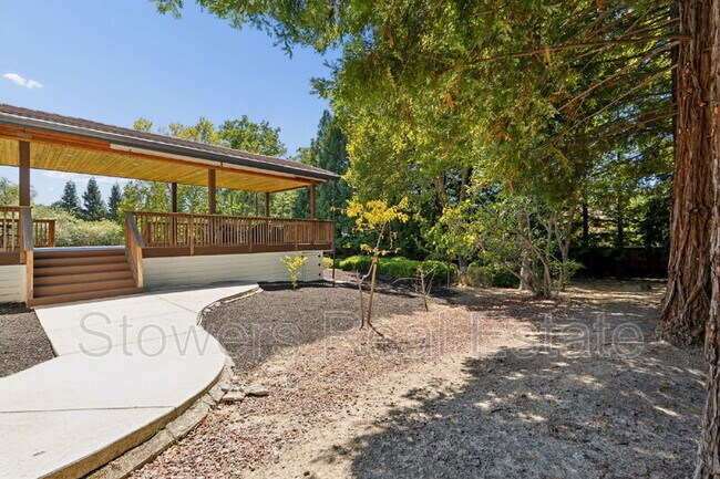 Building Photo - 1121 Douglas Ct