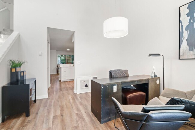 Building Photo - Water’s Edge Townhomes – Luxury Townhomes for Rent in Tacoma