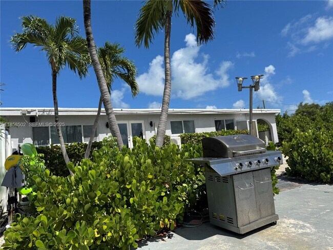 Building Photo - 1301 Grouper Dr