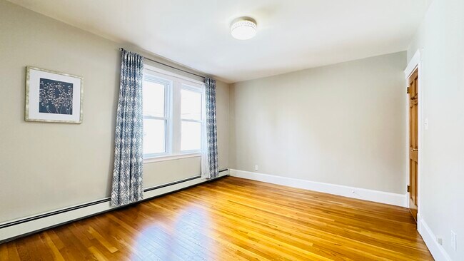 Building Photo - 62 Edgecliff Rd