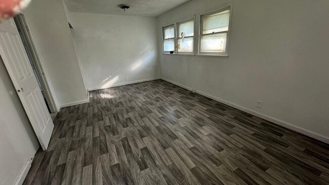 Building Photo - 30 Delores Dr