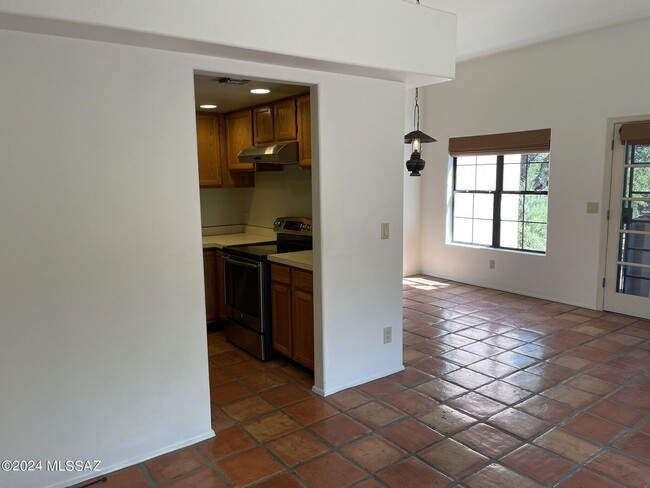 Building Photo - 5380 N Calle Del Rocio