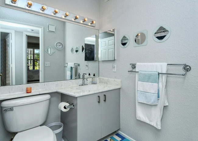 2 of 2 bathrooms - 850 S Tamiami Trl