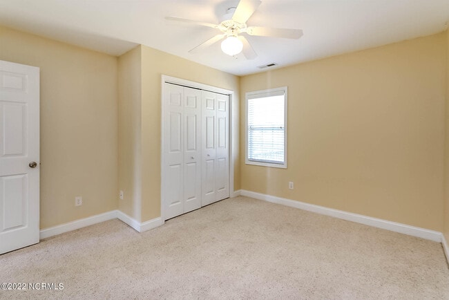 Building Photo - 102 S Park Ln