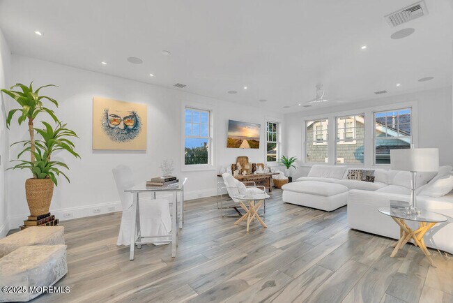 Building Photo - 985 Ocean Ave