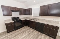 Building Photo - 5807 Kyle Cove Dr