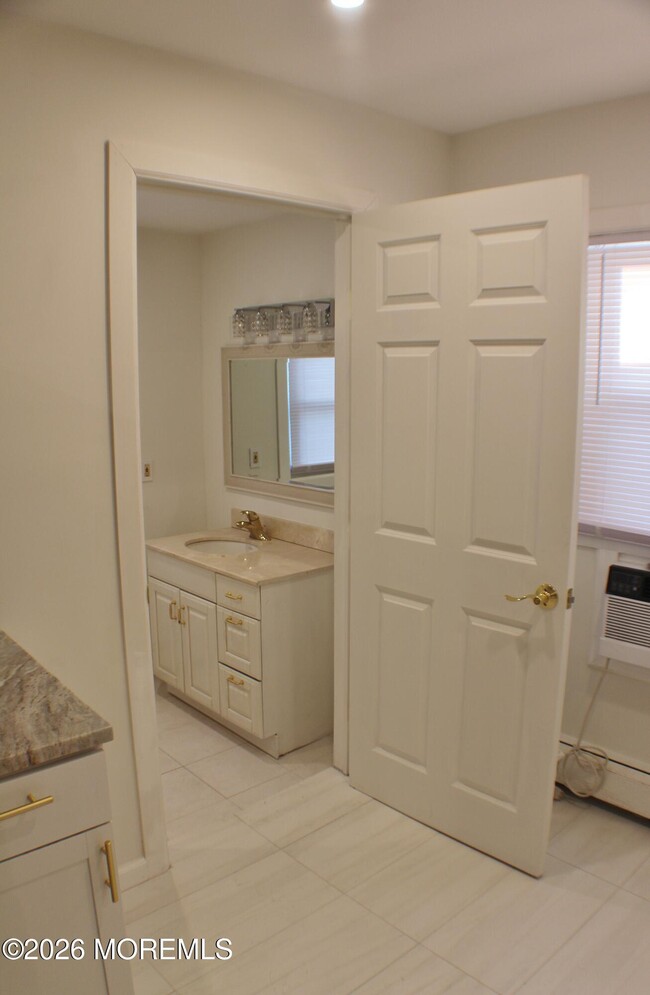 Building Photo - 106 Wallace St