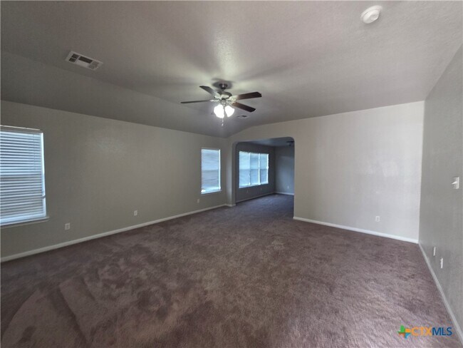 Building Photo - 423 Wrought Iron Dr